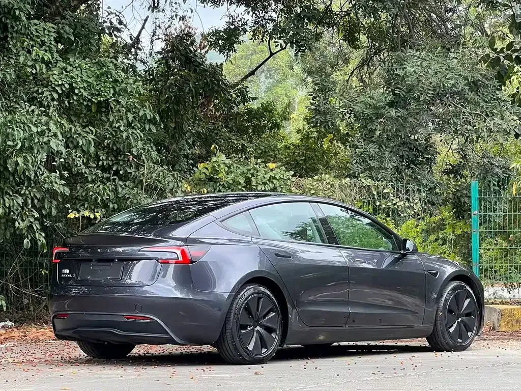 Tesla Model 3 — фото 5