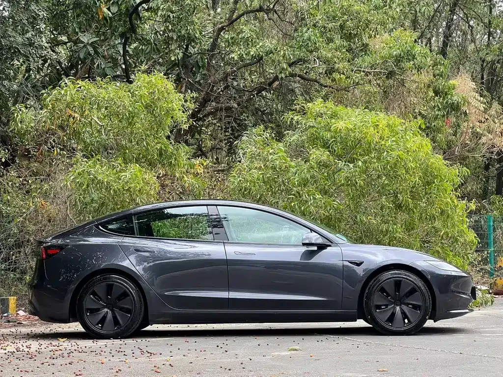 Tesla Model 3 — фото 8