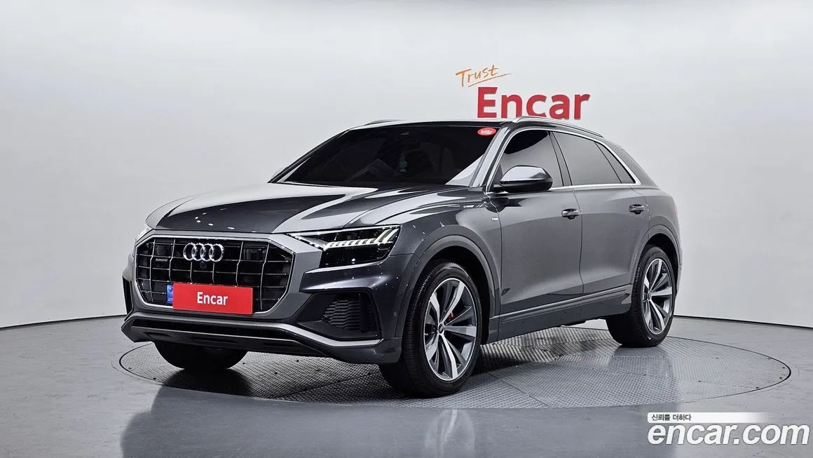 Audi Q8 — фото 1