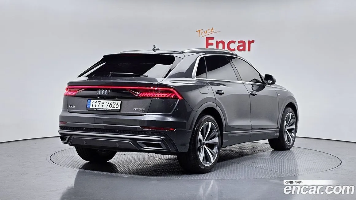 Audi Q8 — фото 7