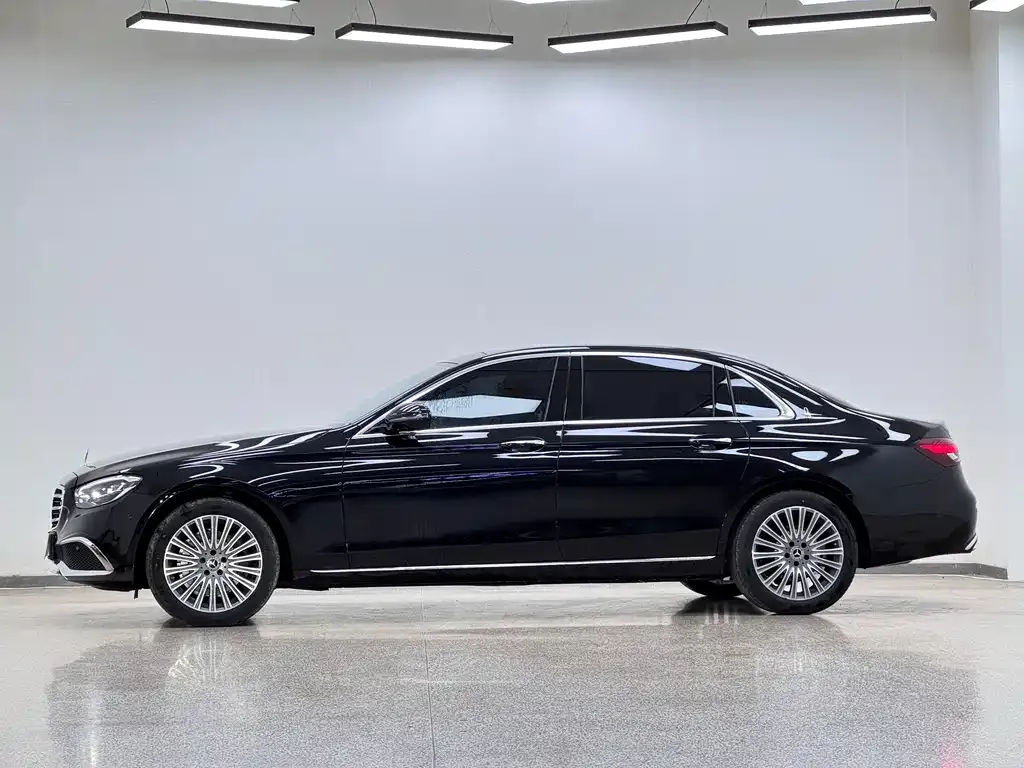 Mercedes-Benz E-Class — фото 8