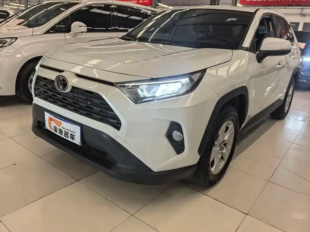 Toyota RAV4 2022 из CN, фото 1