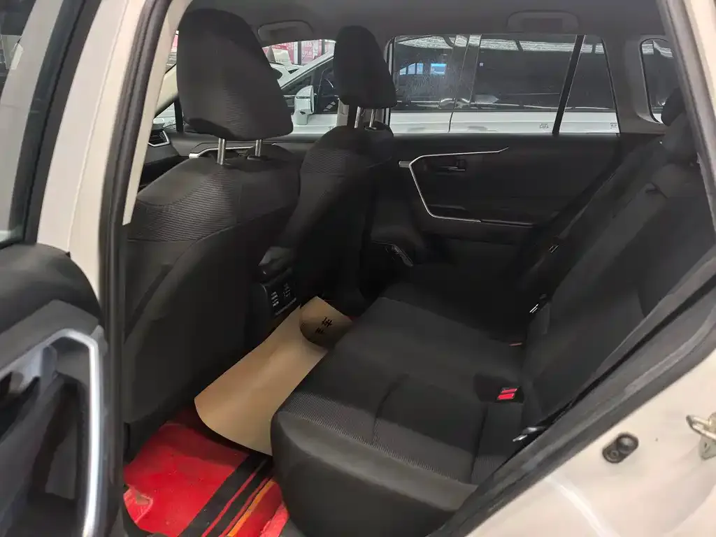 Toyota RAV4 2022 из CN, фото 2