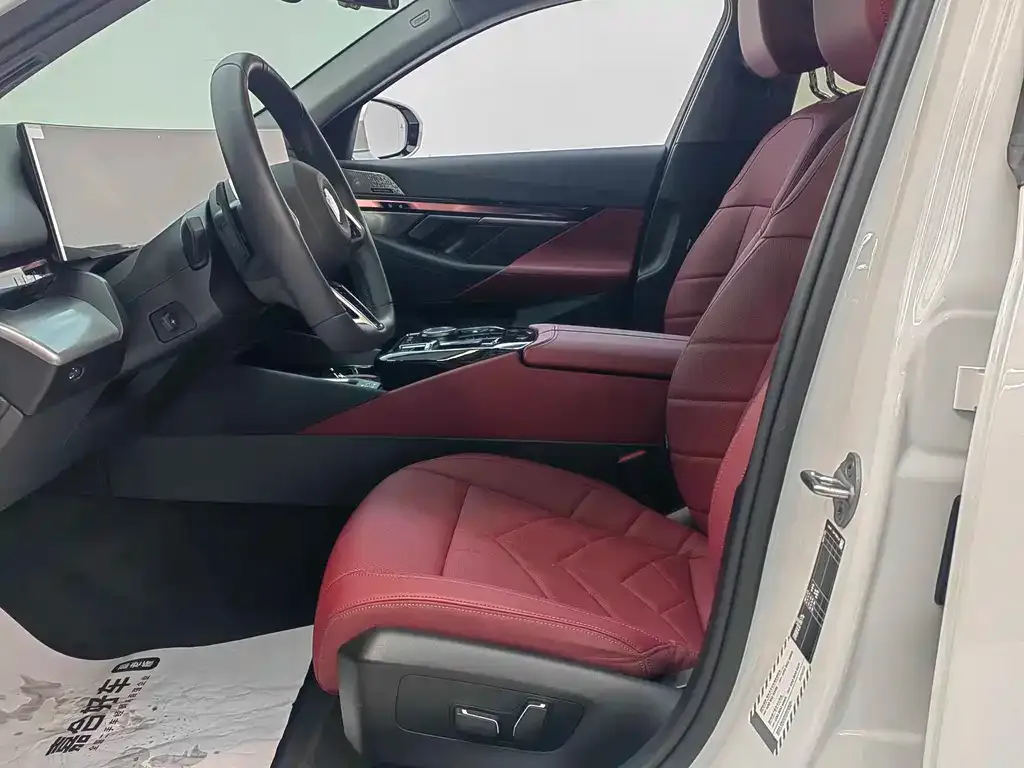BMW 5 Series 2025 из CN, фото 7