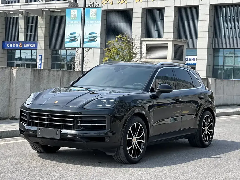 Porsche Cayenne — фото 1