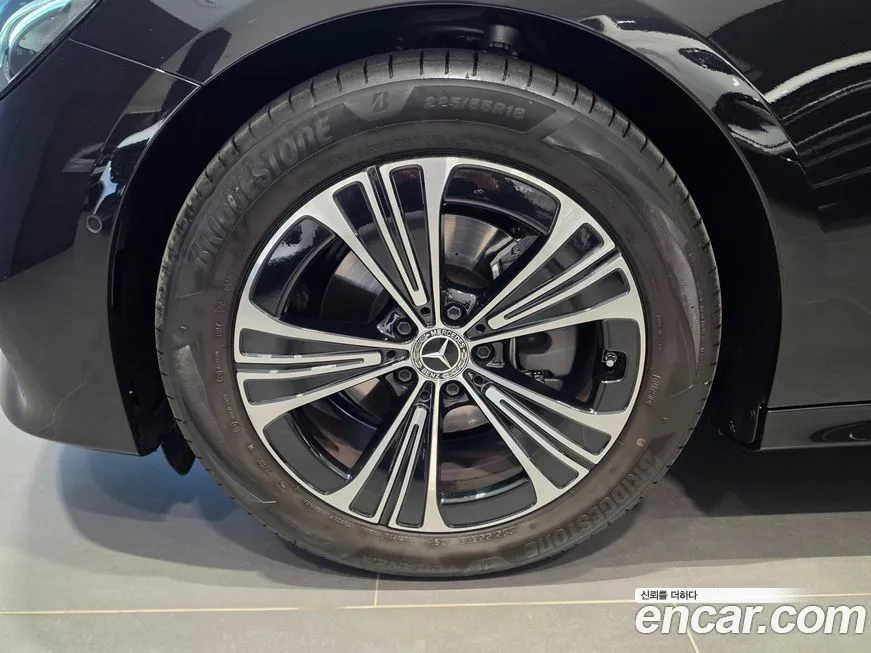 Mercedes-Benz E-Class 2025 из KR, фото 2