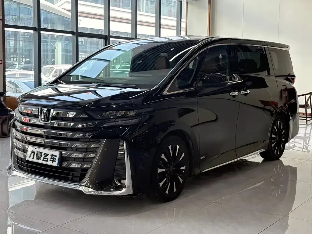 Toyota Vellfire — фото 1