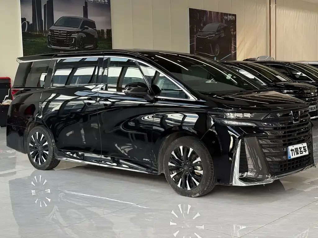 Toyota Vellfire — фото 2
