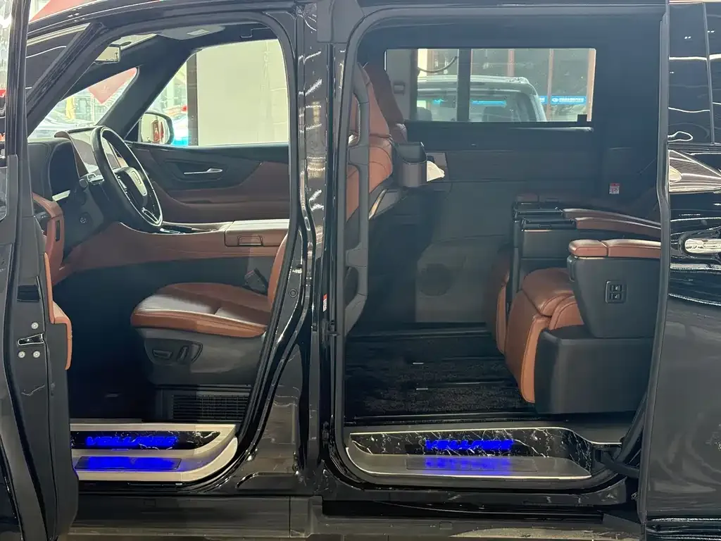 Toyota Vellfire — фото 3
