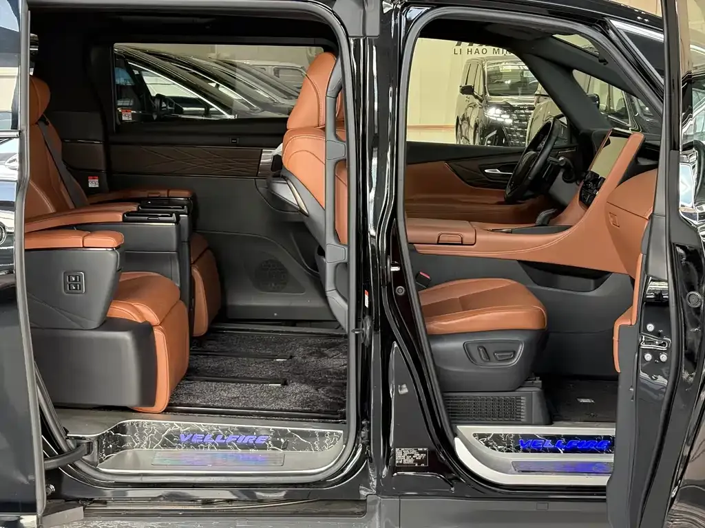 Toyota Vellfire — фото 4