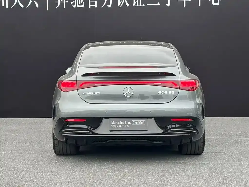 Mercedes-Benz EQE AMG — фото 10