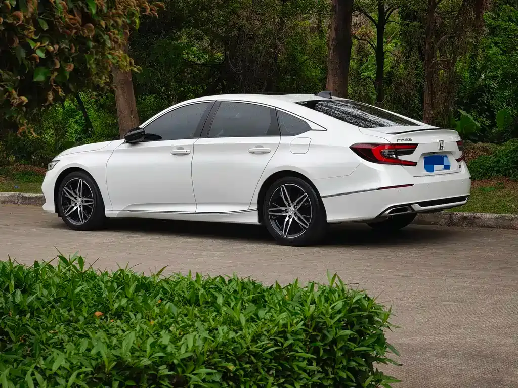 Honda Accord — фото 10