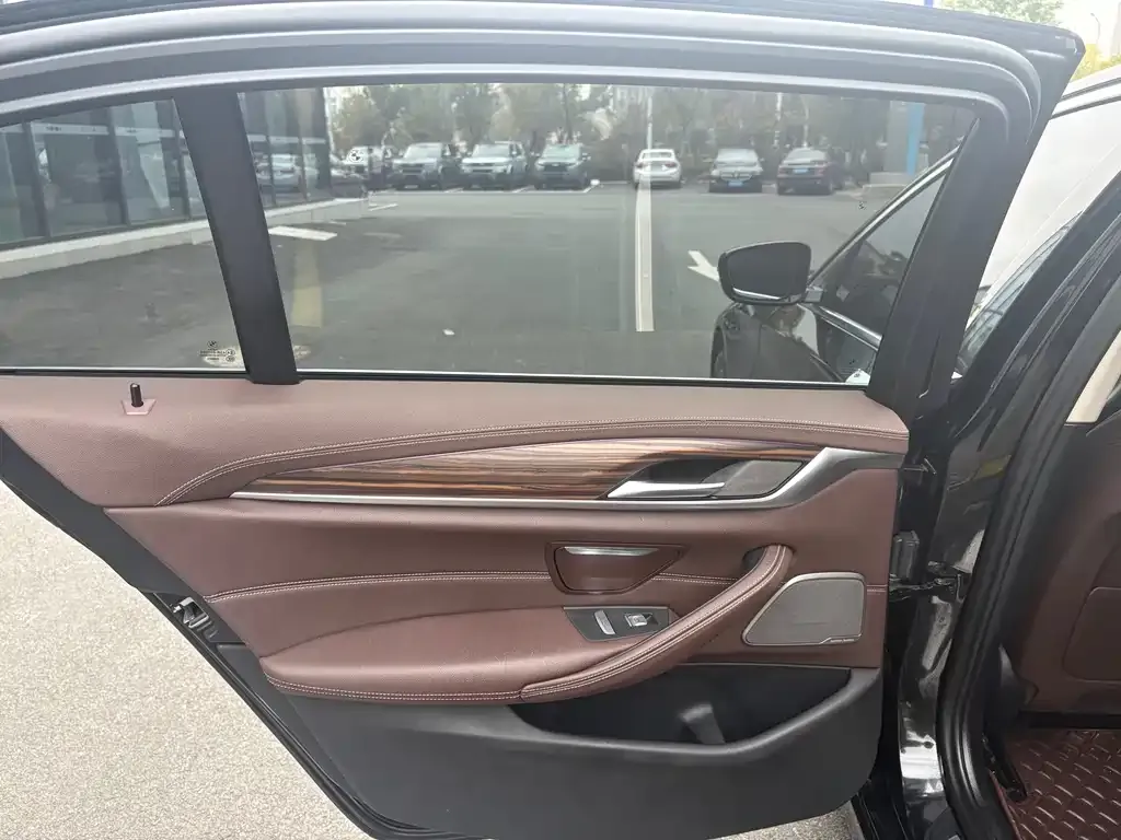 BMW 5 Series 2023 из CN, фото 2