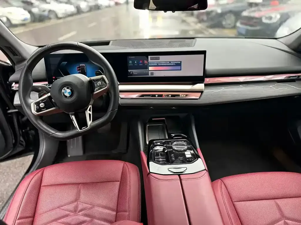 BMW 5 Series 2025 из CN, фото 3