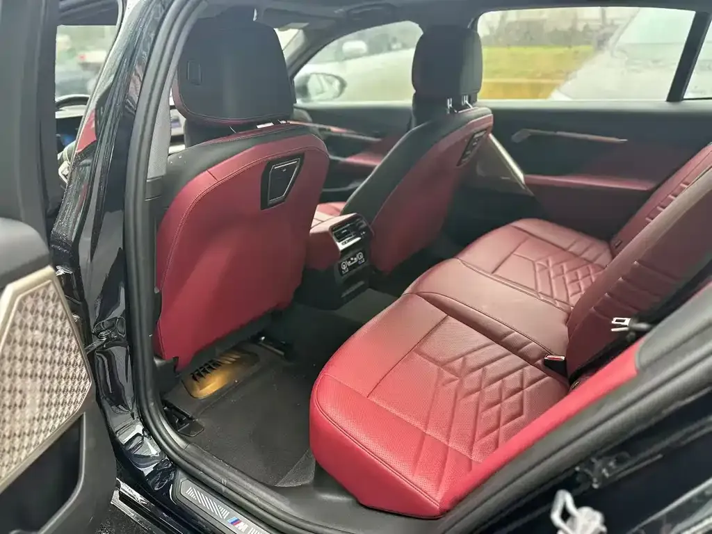 BMW 5 Series 2025 из CN, фото 6