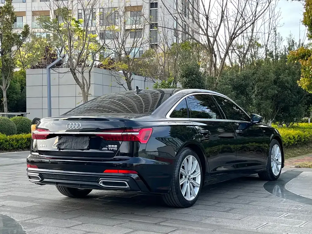 Audi A6L — фото 8