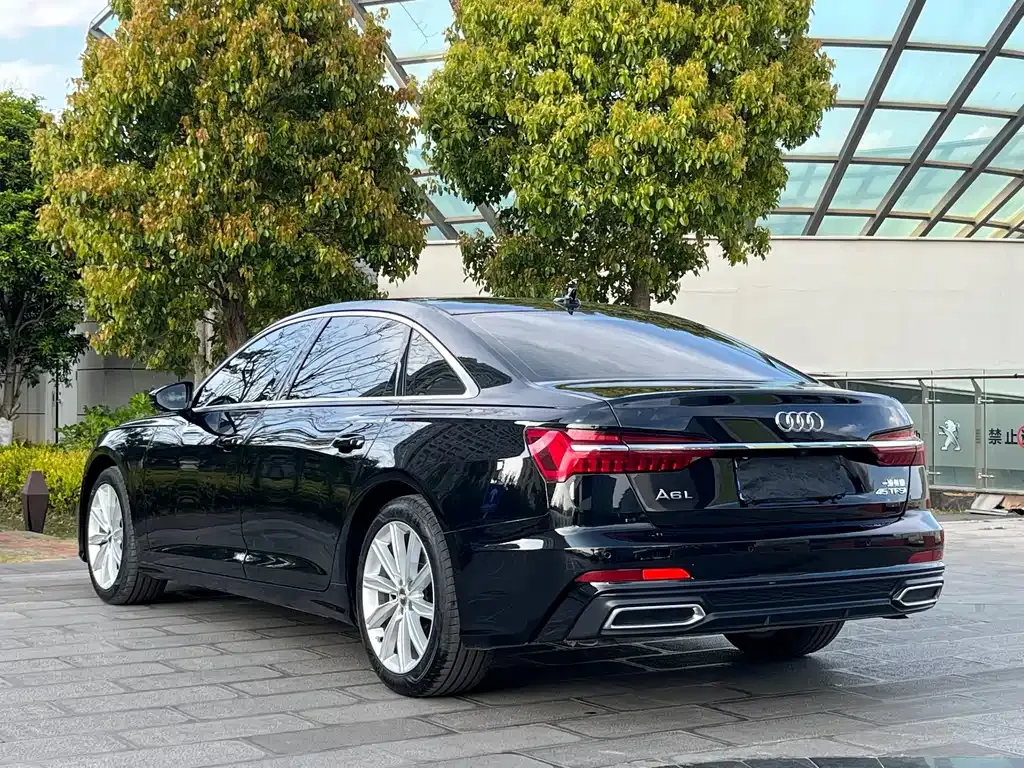 Audi A6L — фото 9