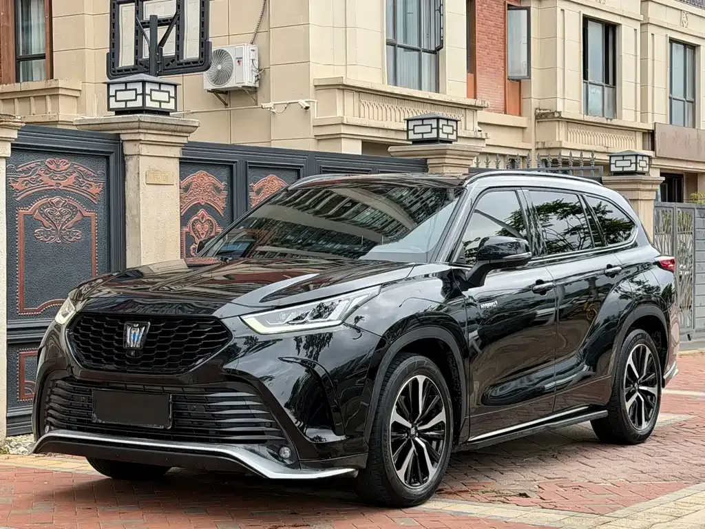 Toyota Crown Kluger 2022 из CN, фото 1