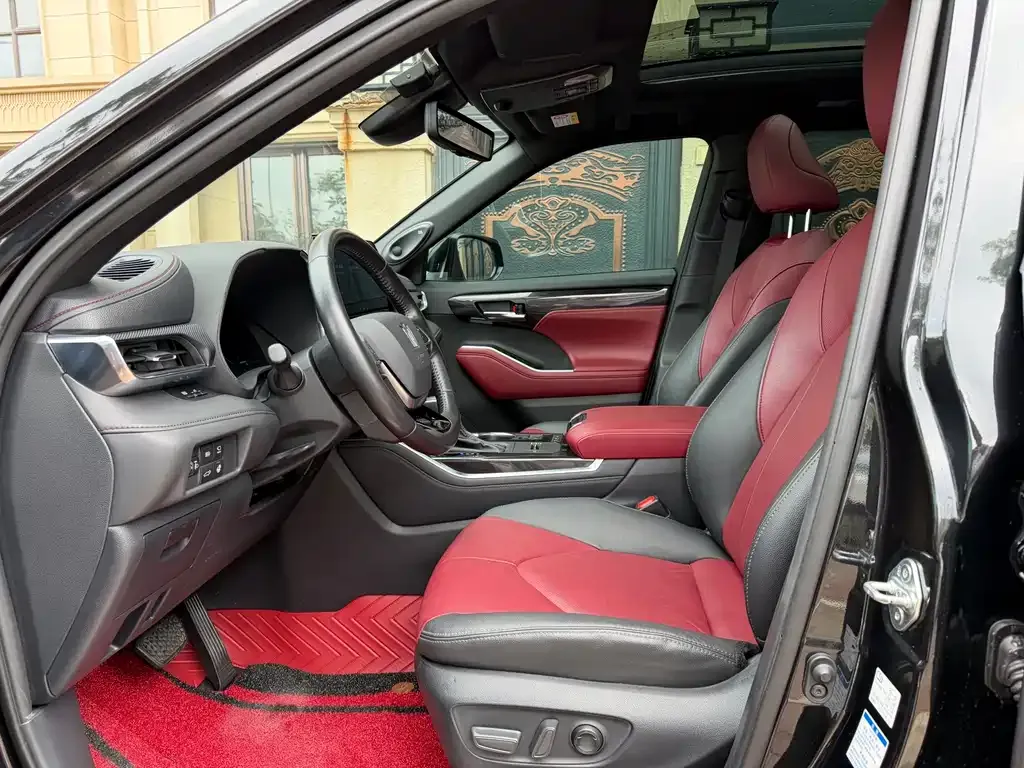 Toyota Crown Kluger 2022 из CN, фото 8