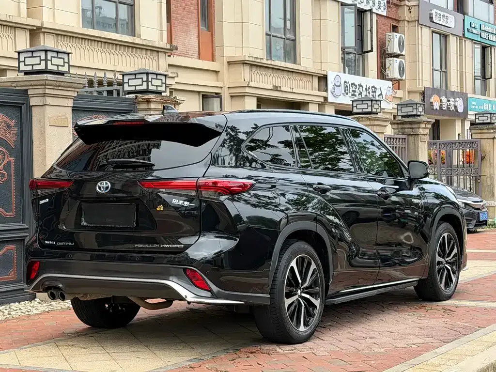 Toyota Crown Kluger 2022 из CN, фото 6