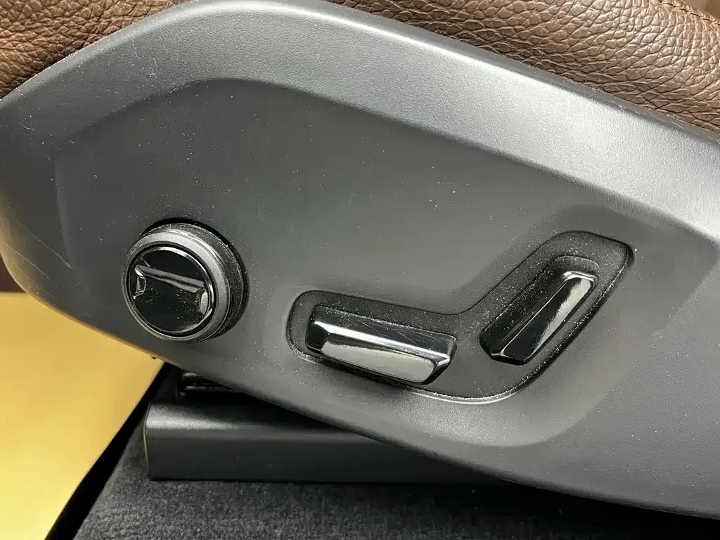 Volvo XC60 — фото 4