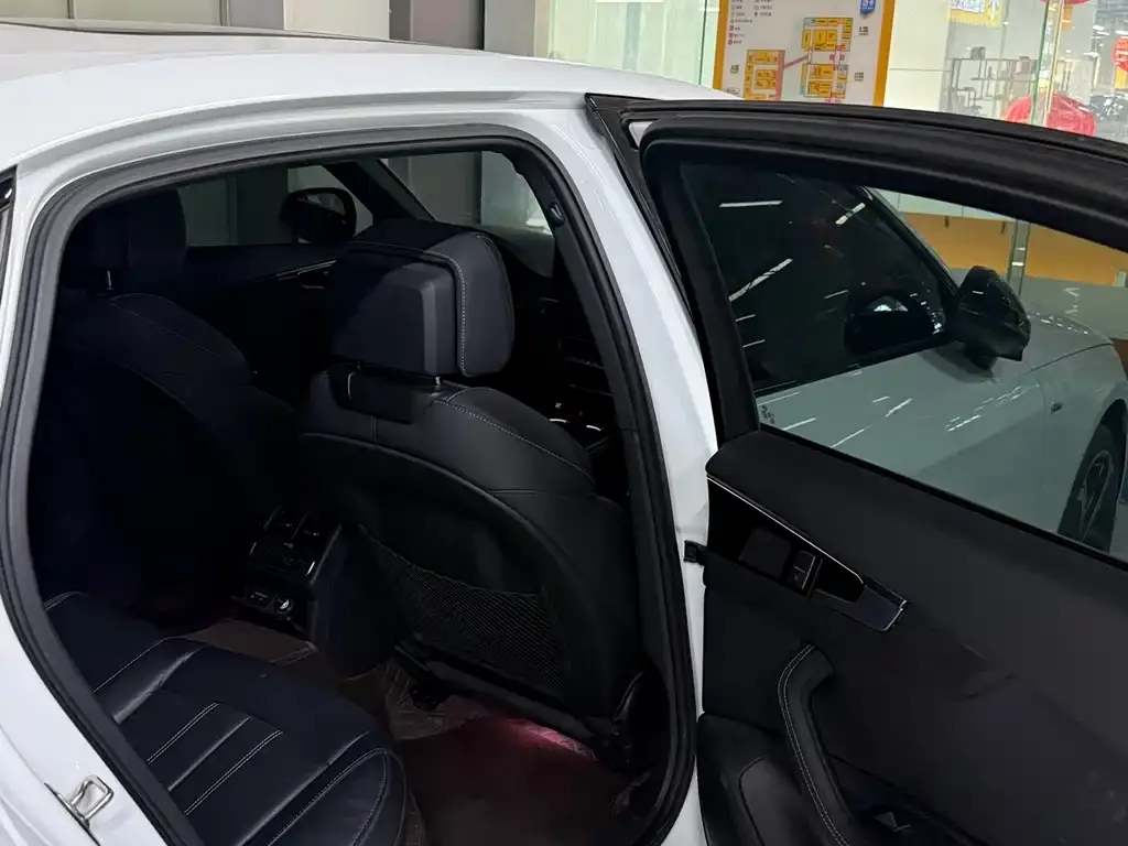 Audi A4L 2024 из CN, фото 3