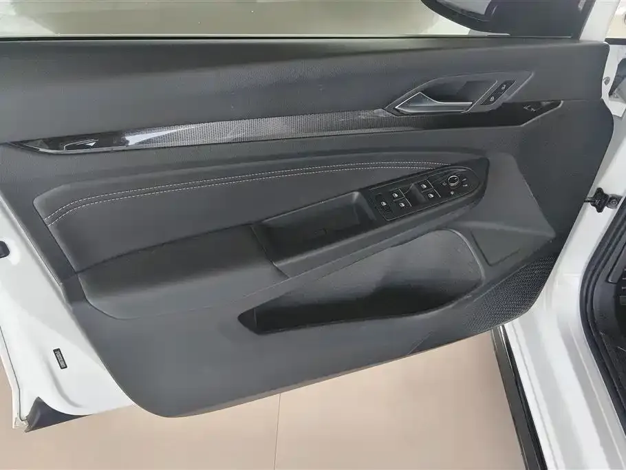 Volkswagen Golf 2021 из CN, фото 3