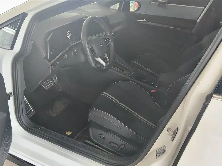 Volkswagen Golf 2021 из CN, фото 2