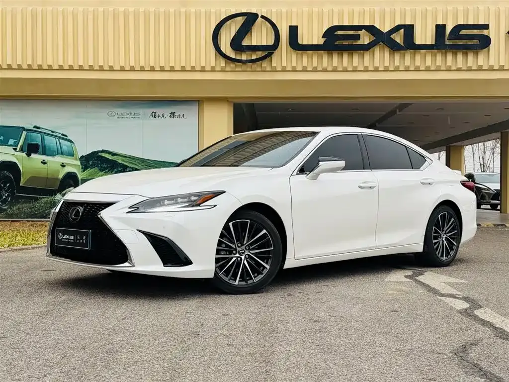 Lexus ES 2023 из CN, фото 1