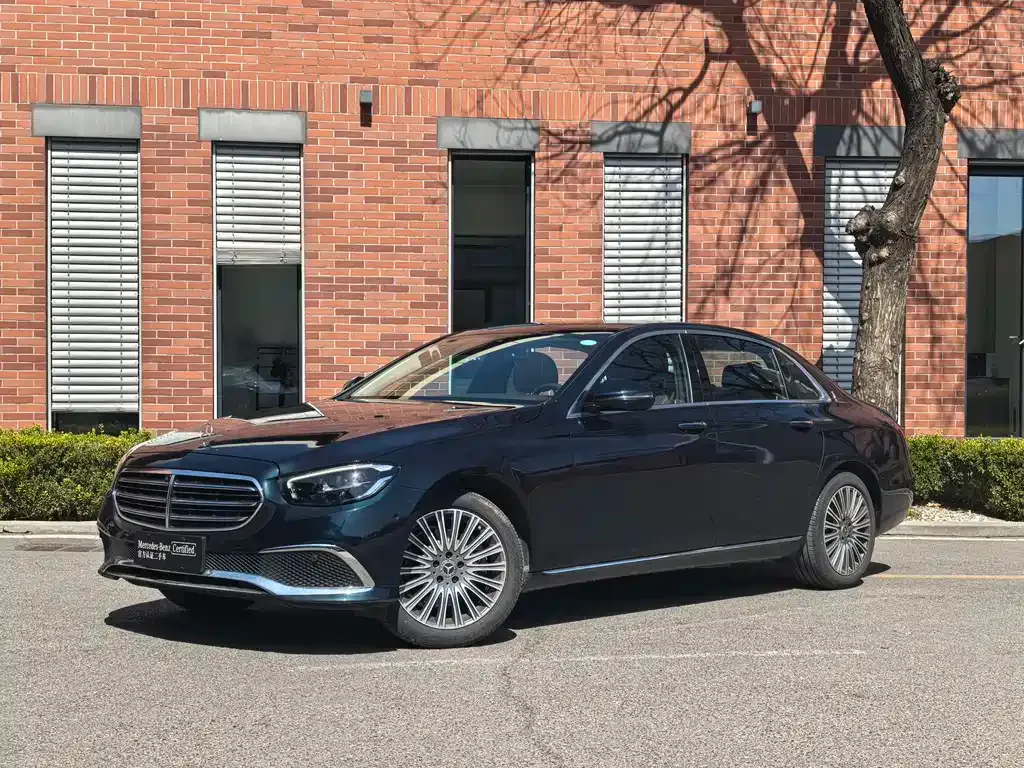 Mercedes-Benz E-Class — фото 1