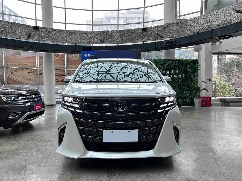 Toyota Alphard — фото 8