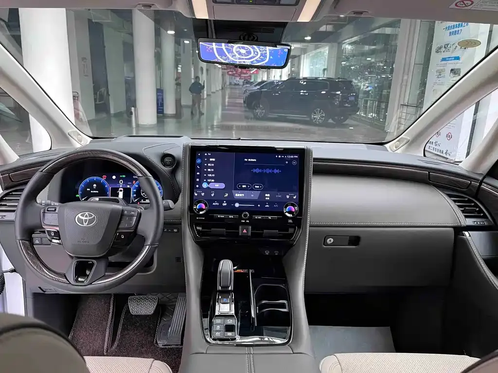 Toyota Alphard — фото 5