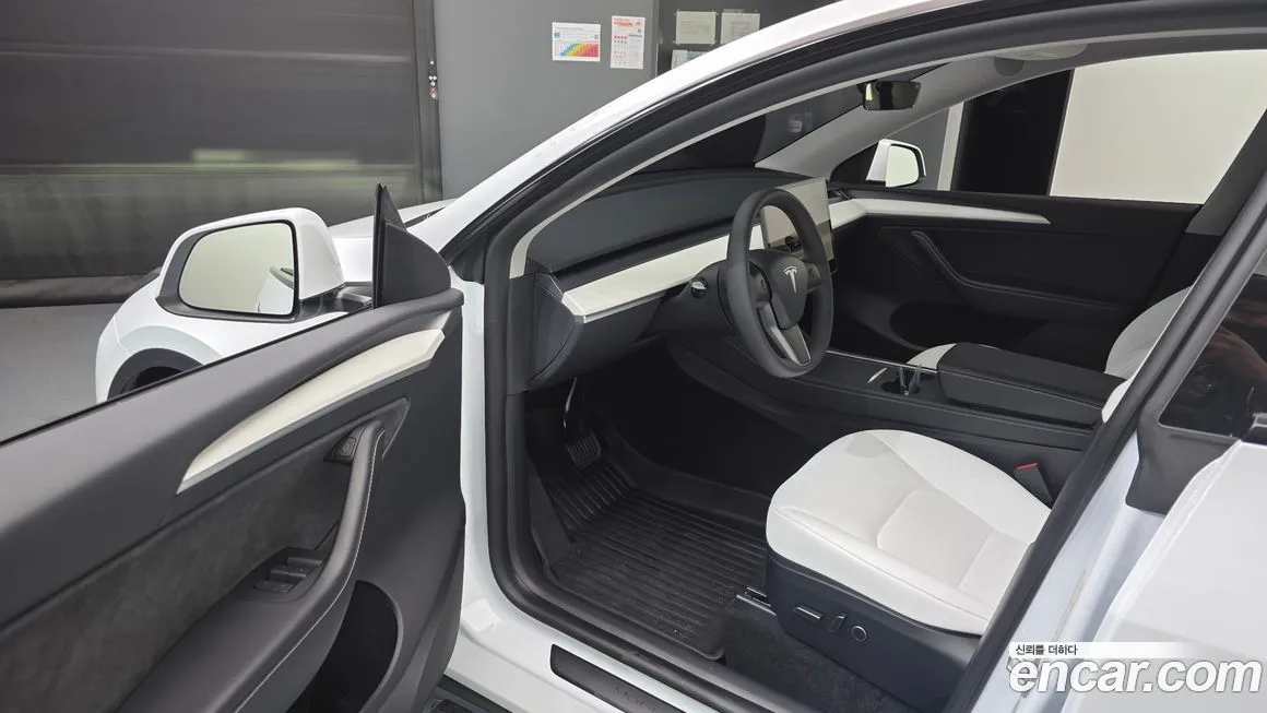 Tesla Model Y — фото 8