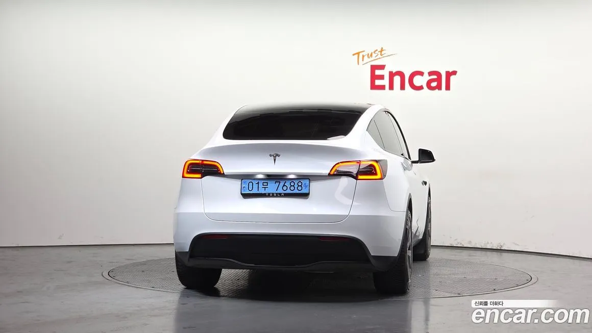 Tesla Model Y — фото 6
