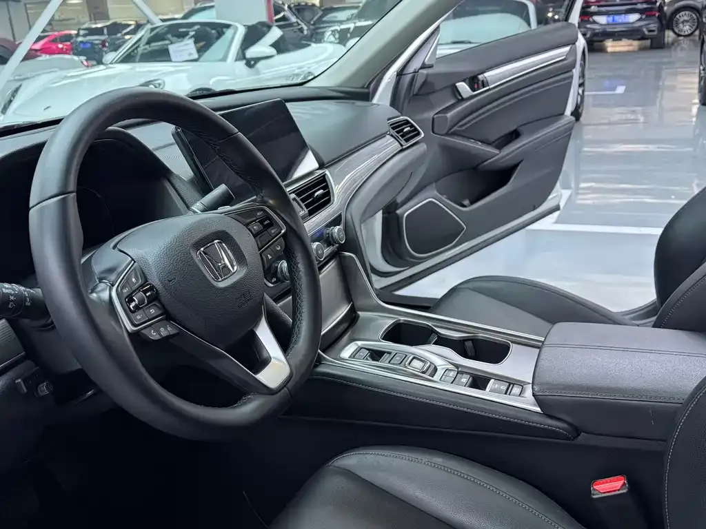 Honda Accord — фото 10