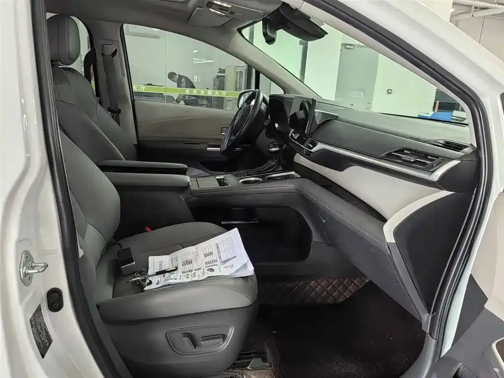 Toyota Sienna 2023 из CN, фото 6