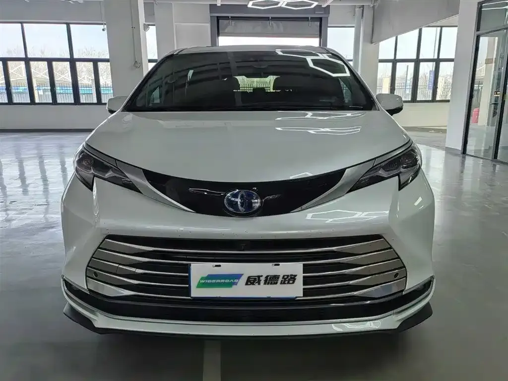 Toyota Sienna 2023 из CN, фото 5