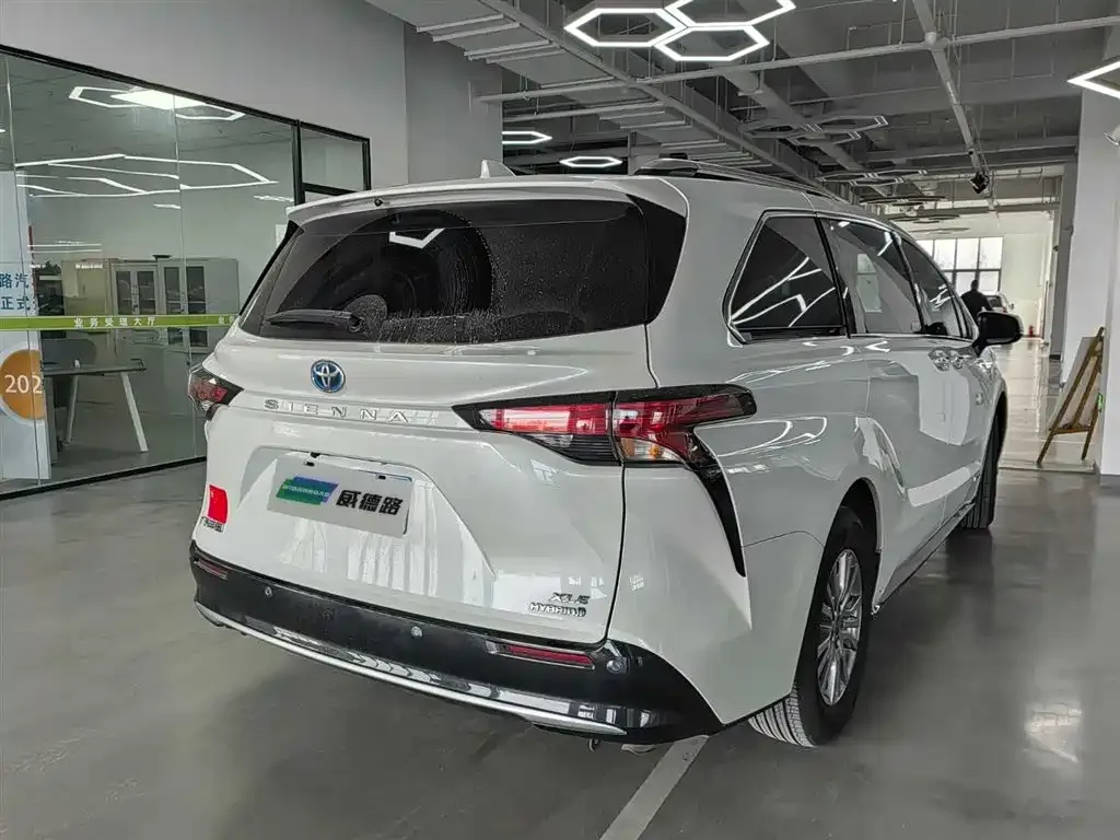 Toyota Sienna 2023 из CN, фото 9
