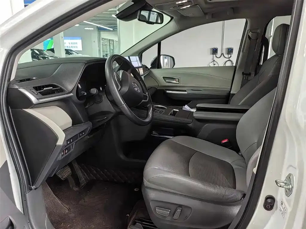 Toyota Sienna 2023 из CN, фото 10