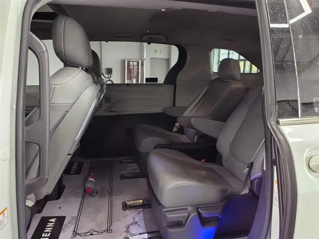 Toyota Sienna 2023 из CN, фото 3
