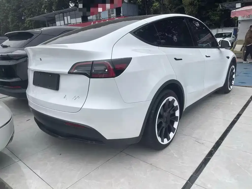 Tesla Model Y — фото 3
