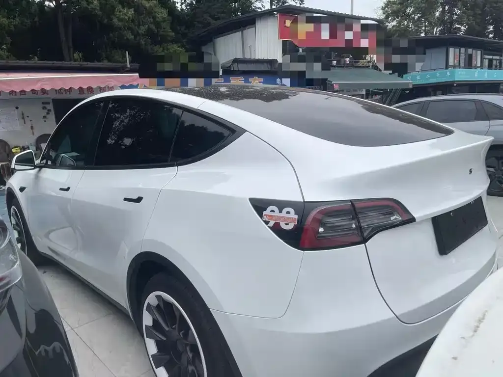 Tesla Model Y — фото 9