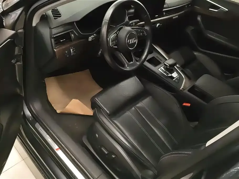 Audi A4L 2022 из CN, фото 2