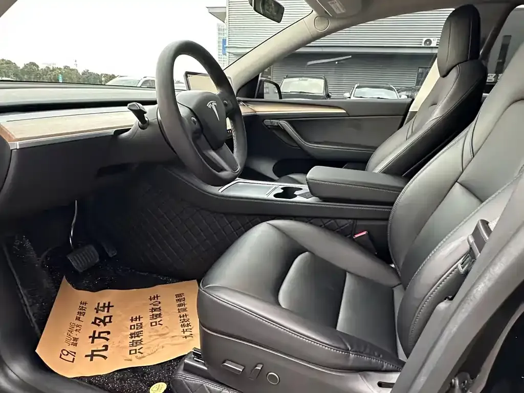 Tesla Model Y — фото 2