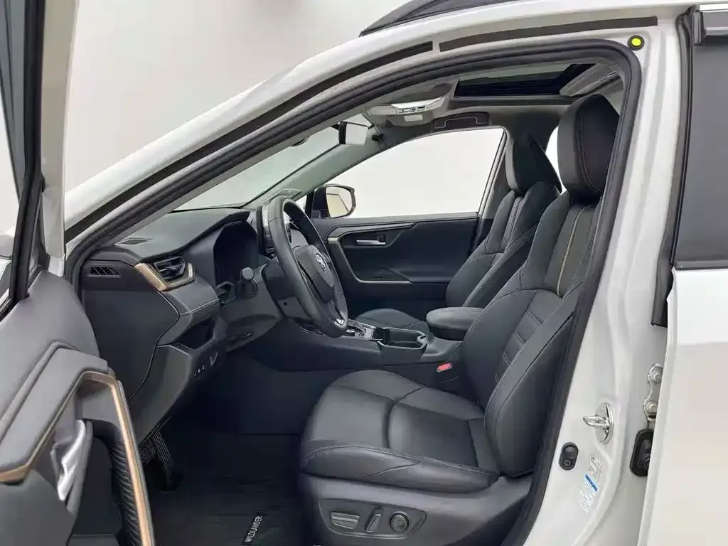 Toyota Wildlander 2022 из CN, фото 4