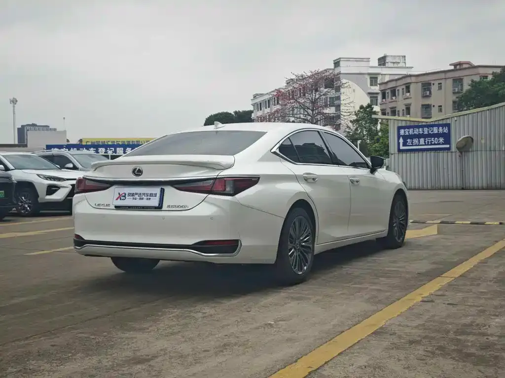 Lexus ES — фото 4