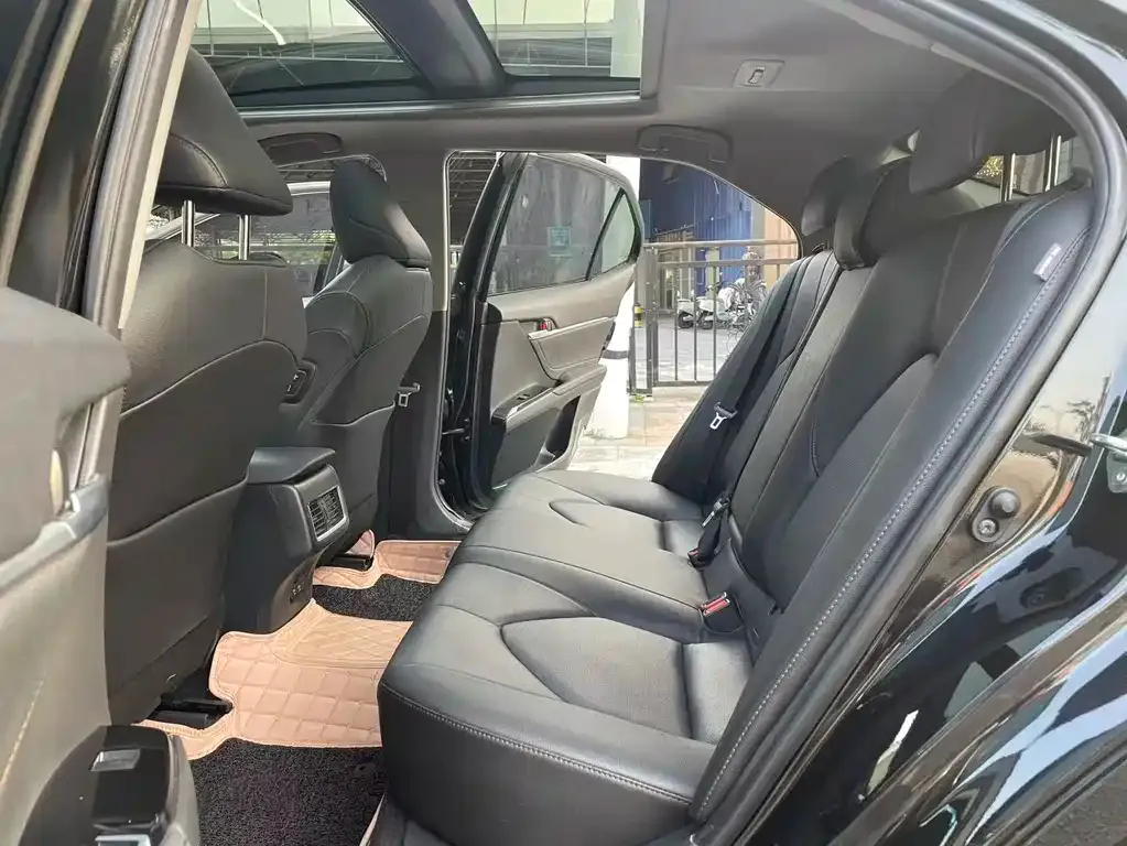 Toyota Camry 2023 из CN, фото 2