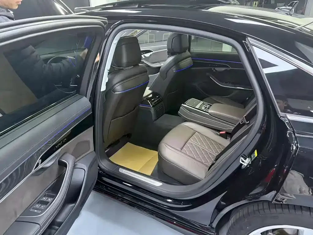 Audi A8 2023 из CN, фото 5