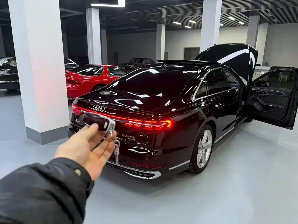 Audi A8 2023 из CN, фото 3