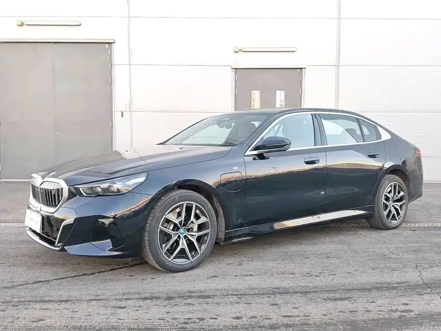 BMW i5 — фото 1
